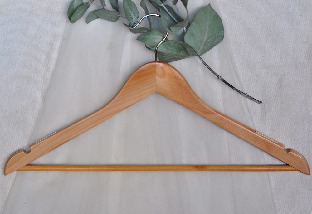 Cintre en bois pour vêtement à bretelles ou costume, avec encoches, antidérapants et barre latérale