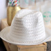 Chapeau blanc en paille flexible 