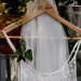 Cintre en bois avec gravue "Madame" pour robes ou vêtement à bretelles
